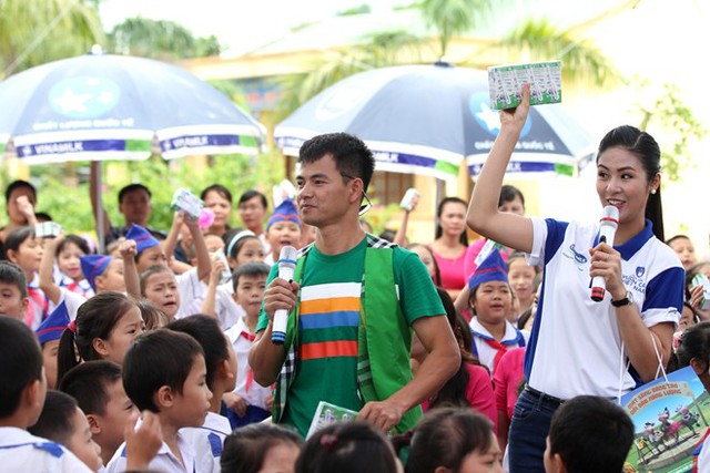 Quỹ sữa Vươn cao Việt Nam đến với con em gia đình chính sách