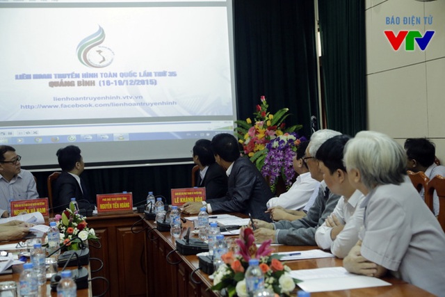 
Các phóng viên, nhà báo dự buổi họp báo tại TP Đồng Hới, tỉnh Quảng Bình
