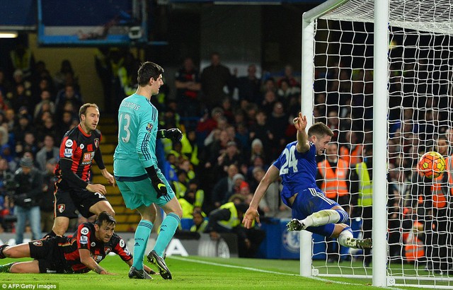 Tấn công nhiều nhưng không ghi được bàn thắng, Chelsea phải nếm trái đắng ngay tại Stamford Bridge.