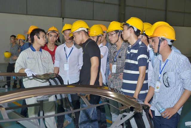 Sinh viên ngành kỹ thuật ôtô tham quan Huyndai Thành Công