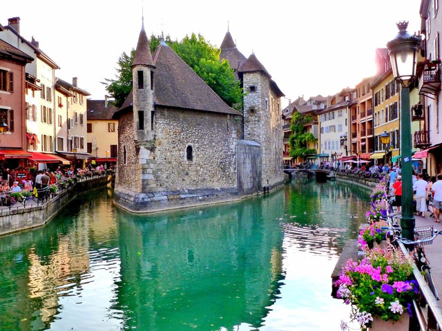 Thị trấn cổ Annecy của nước Pháp