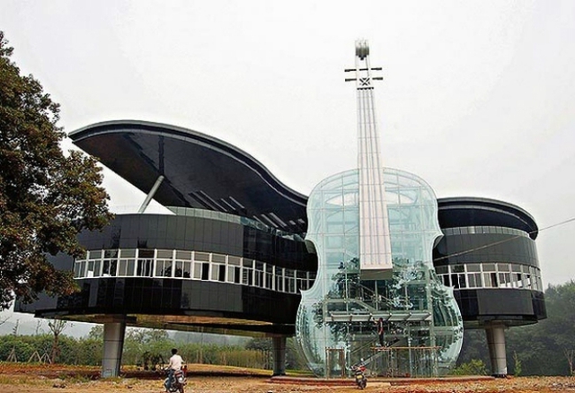 
Tòa nhà Piano ở Sơn Nam (Trung Quốc) được xây dựng vào năm 2007, nay đã trở thành một trong những điểm chụp ảnh cưới thu hút ở nước này.
