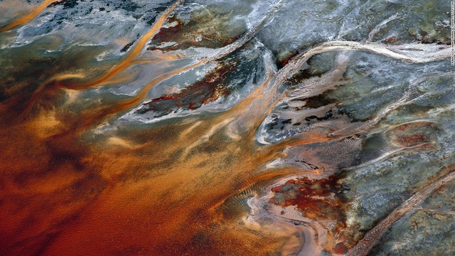 
Một bức ảnh ấn tượng chụp quang cảnh tự nhiên ở Tây Ban Nha nhìn từ trên cao của nhiếp ảnh gia Francisco Mingorance
