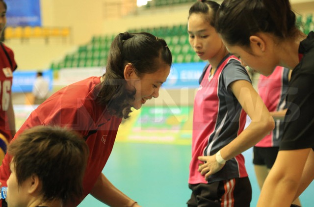 Từ những cô gái e lệ, khép mình, các nữ tuyển thủ bóng chuyền Việt Nam đã trở nên cởi mở, tự nhiên hơn tại VTV Cup.