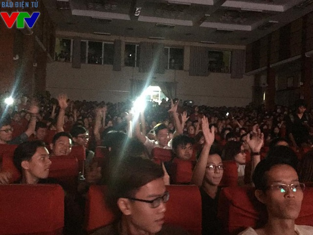 
Đêm hội thu hút hàng nghìn sinh viên Học viện Báo chí và Tuyên truyền.
