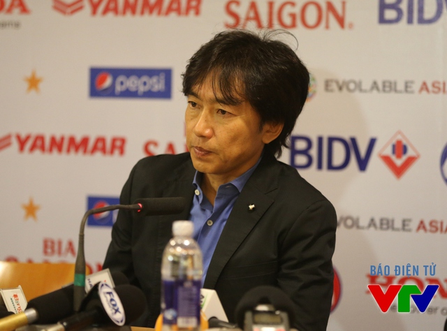 
Thầy trò HLV Miura đã kết thúc mùa giải 2015 theo cách không thể buồn hơn và áp lực dành cho nhà cầm quân người Nhật Bản sẽ ngày càng nặng nề hơn trong quãng thời gian sắp tới.
