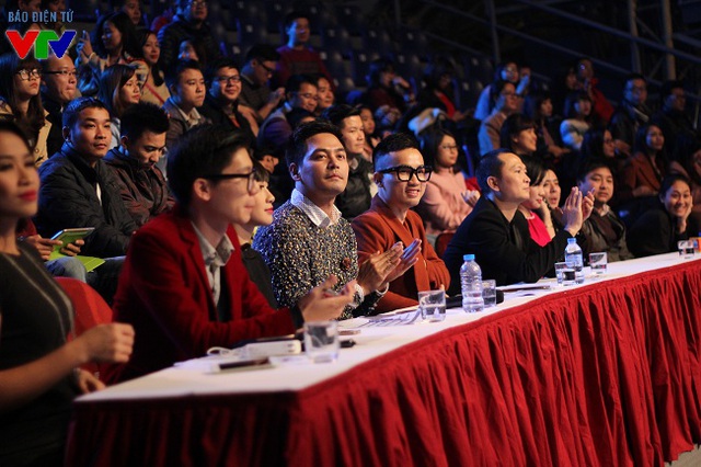 
Ban giám khảo của cuộc thi gồm ca sĩ Khánh Linh, MC Phan Anh, nhà tạo mẫu tóc Minh Tâm và nhà thiết kế thời trang Hà Duy.
