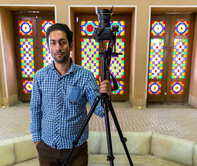 Mohammad Reza Domiri Ganji - Chủ nhân của bộ ảnh tuyệt đẹp bên trong nhà thờ Hồi giáo tại Iran
