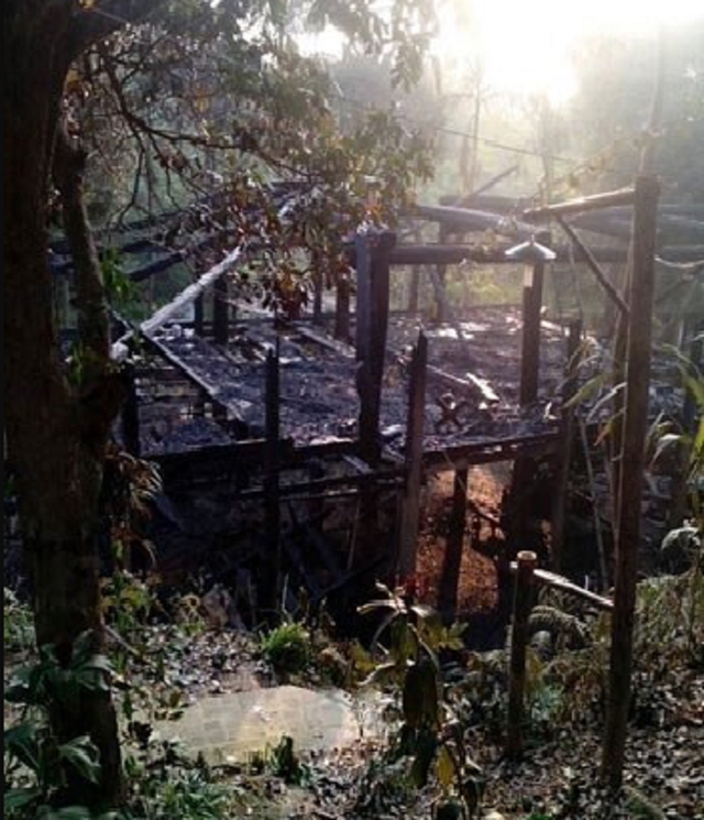 
Hình ảnh ngôi nhà Lang bị cháy chỉ còn trơ bộ khung. (Ảnh: VOV)
