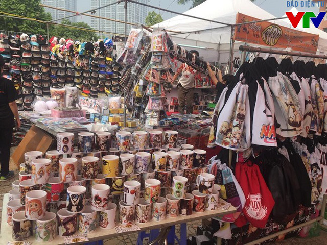 
Nhiều đồ lưu niệm của Nhật Bản được bày bán trong Lễ hội.

 
