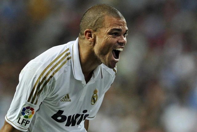 Pepe là người giữ kỷ lục chuyển nhượng dành cho một hậu vệ, cùng với đồng hương Coentrao.
