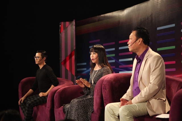 
Ban giám khảo Tuổi 20 hát khu vực miền Nam: ca sĩ Hoàng Bách, ca sĩ Ánh Tuyết và nhạc sĩ Quang Lê.
