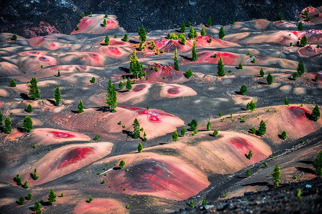 20. Khu vực núi đá ở Công viên quốc gia núi lửa Lassen tại Mỹ