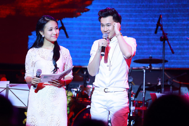 Dương Triệu Vũ và MC Thanh Vân tại buổi họp báo ra mắt album.