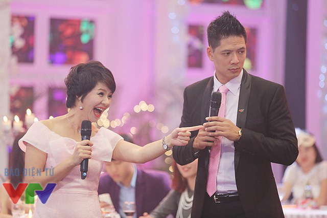 Đám cưới của Diễm Quỳnh và Bình Minh là câu chuyện tình yêu ngọt ngào của làng giải trí Việt Nam. Hãy cùng chiêm ngưỡng những khoảnh khắc đáng nhớ của cặp đôi này qua bức ảnh cưới tuyệt đẹp.