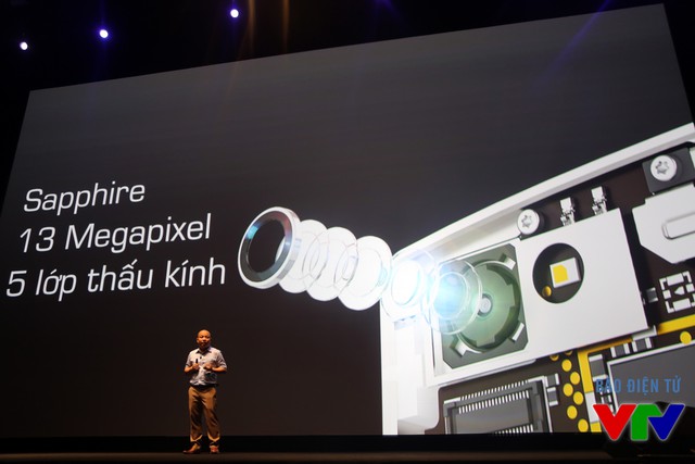 Camera của BPhone được trang bị lớp kính Sapphire