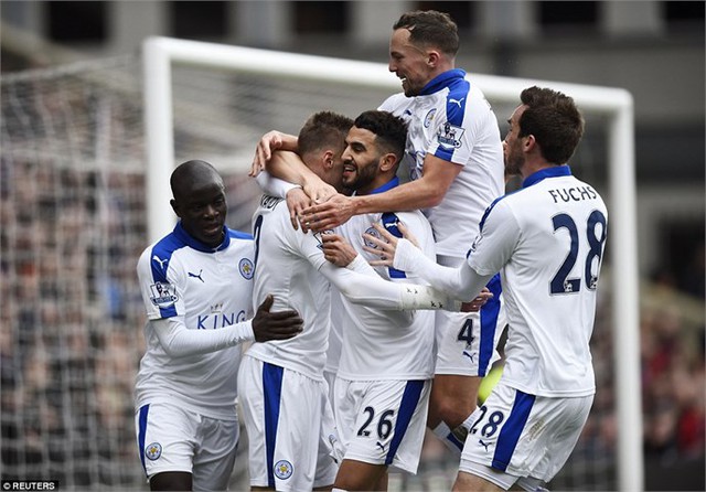 Leicester City đang tiến gần hơn đến ngôi vô địch với một mùa giải kỳ diệu. Ảnh: Reuters