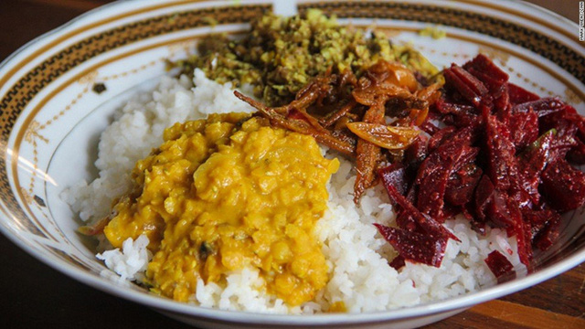 
Sri Lanka, một quốc đảo trong vùng Ấn Độ Dương nổi tiếng với thực phẩm giá rẻ. Một bữa ăn 3 món dành cho 2 người trong một nhà hàng cao cấp có giá khoảng 14 USD.
