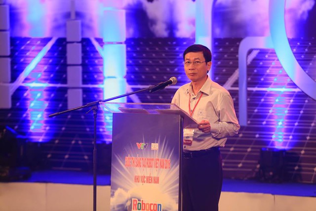 Ông Đoàn Minh Tuấn - Phó Giám đốc Trung tâm Truyền hình Việt Nam - VTV9 tại TP. Hồ Chí Minh - phát biểu khai mạc vòng loại Robocon Việt Nam 2016 khu vực phía Nam