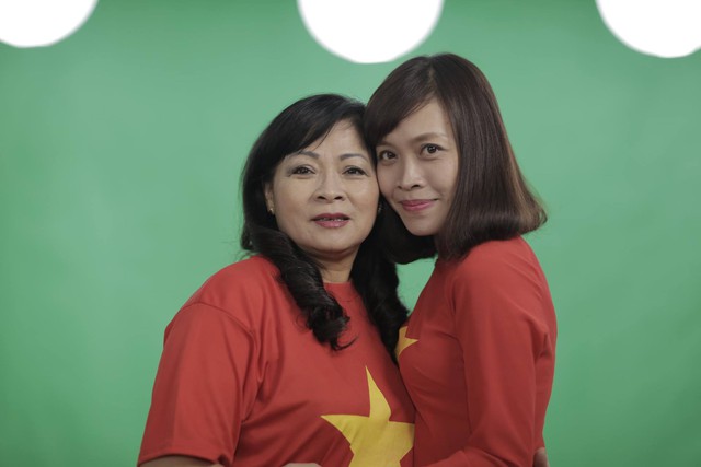 
MC Hoàng Trang (bên phải)
