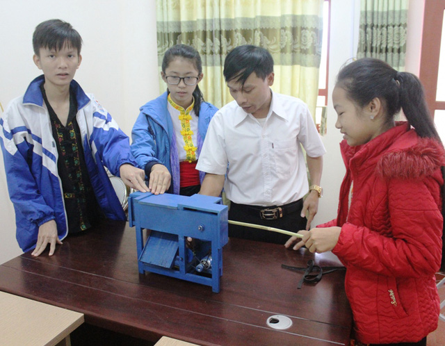 Công trình máy gọt vỏ mía của hai học sinh Trường PT dân tộc nội trú THCS Tương Dương.