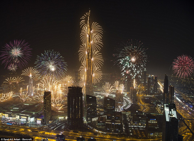 
Khung cảnh rực rỡ pháo hoa tại Dubai chào mừng năm mới 2016

