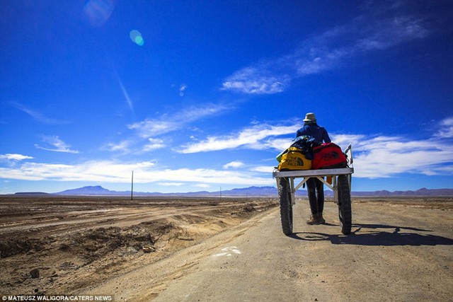 
Chỉ một mình với hành lý và máy ảnh DSLR, Mateusz Waligóra đã ghi lại hình ảnh tuyệt đẹp của sa mạc muối Salar de Uyuni.
