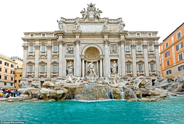 
Đài phun nước Trevi, Rome là địa điểm thu hút rất nhiều khách du lịch mỗi năm.
