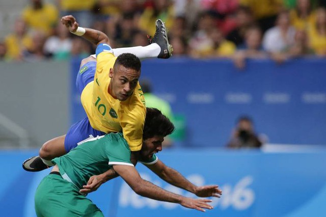
Không một CĐV Brazil nếu muốn thấy Neymar cùng các đồng đội trượt ngã từ vòng bảng
