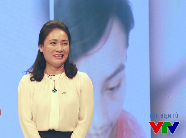 
Bên cạnh BTV Thúy Hằng, nhà báo Tạ Bích Loan cũng là khách mời của chương trình.
