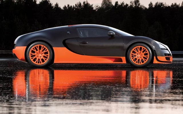 Veyron Super Sport có thể đạt tốc độ tối đa hơn 400 km/h. Cung cấp sức mạnh cho siêu xe Veyron bản tiêu chuẩn là cỗ máy 8 lít W16 cho công suất 1.001 mã lực.