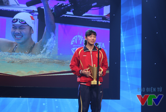 Ánh Viên nhận giải Nữ VĐV xuất sắc nhất của Cúp Chiến thắng 2015