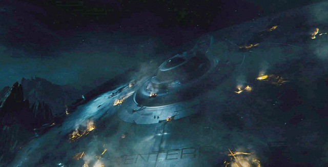 
Tàu vũ trụ USS Enterprise một lần nữa đứng trước hiểm nguy
