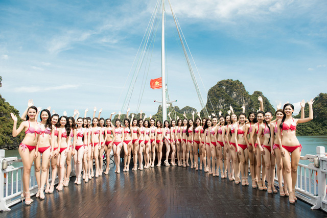 
Từ đầu cuộc thi đến nay, BTC Hoa hậu Việt Nam 2016 chú trọng đầu tư vào các bộ hình thời trang. Các hình ảnh trong studio phông trắng đến bối cảnh tự nhiên đều do các nhiếp ảnh gia tên tuổi, giàu kinh nghiệm thực hiện. Thông qua các bộ ảnh, khán giả các nước có cái nhìn đa dạng về vẻ đẹp và khả năng biến hóa của các thí sinh.
