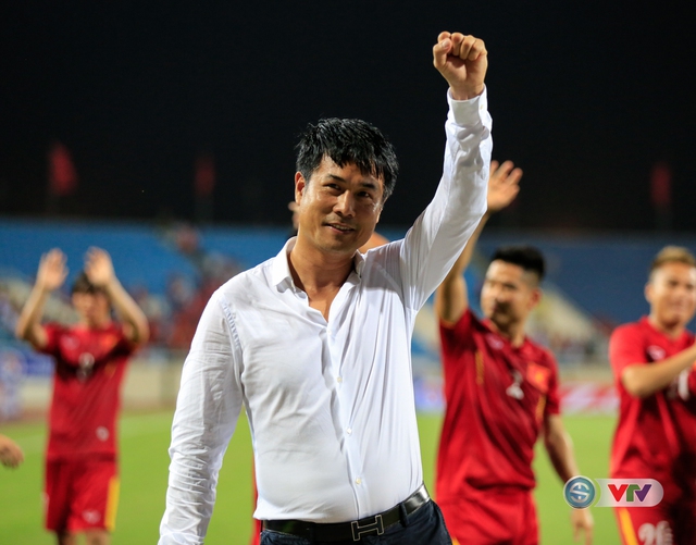 
HLV Hữu Thắng rất vui vì ĐT Việt Nam vô địch cúp Tứ hùng tại Myanmar.
