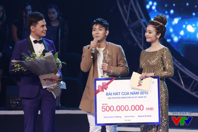 
Hoài Lâm chia sẻ cảm xúc khi nhận giải Bài hát yêu thích của năm
