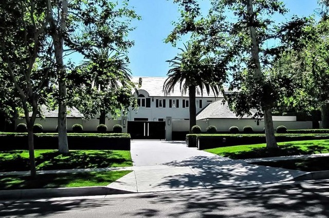 
Căn biệt thự mới của Simon Cowell từng thuộc quyền sở hữu của Jennifer Lopez, nằm tại Beverly Hills, Califonia (Mỹ).
