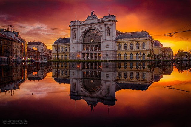 Nếu bạn đang tìm kiếm một trải nghiệm ngắm hoàng hôn tại Budapest thì đó là một lựa chọn tuyệt vời. Với bầu không khí yên tĩnh của miền quê, bạn có thể tận hưởng vẻ đẹp của bình minh và hoàng hôn trên dòng sông Danube, mang tới cho bạn những trải nghiệm không thể quên.