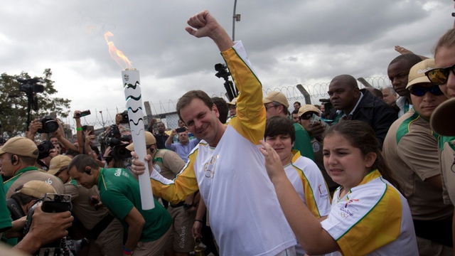 
Ngọn đuốc Olympic đã về đến Thủ đô Rio

