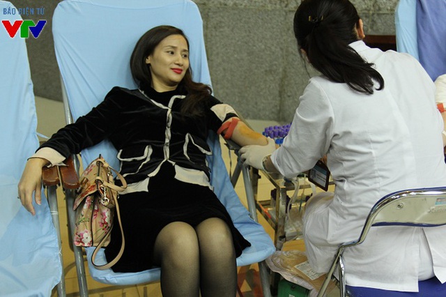 
Nhà báo Lê Bình chia sẻ, hoạt động hiến máu của Đoàn Đài THVN là hoạt động rất có ý nghĩa, mang tính nhân văn và cần được phát huy nhiều hơn nữa.

