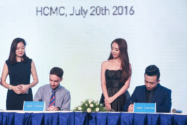 
Trấn Thành chính thức trở thành đại sứ sản phẩm của VivoSmartphone tại Việt Nam
