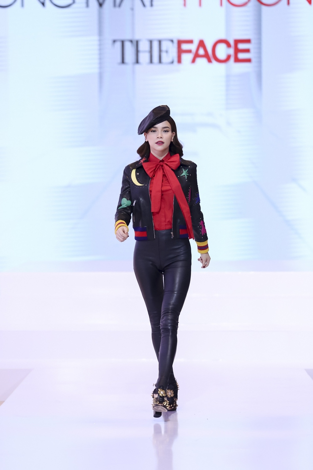 
Tuần này, Hồ Ngọc Hà tiếp tục thể hiện phong cách thời trang nổi trội so với Phạm Hương, Lan Khuê.
