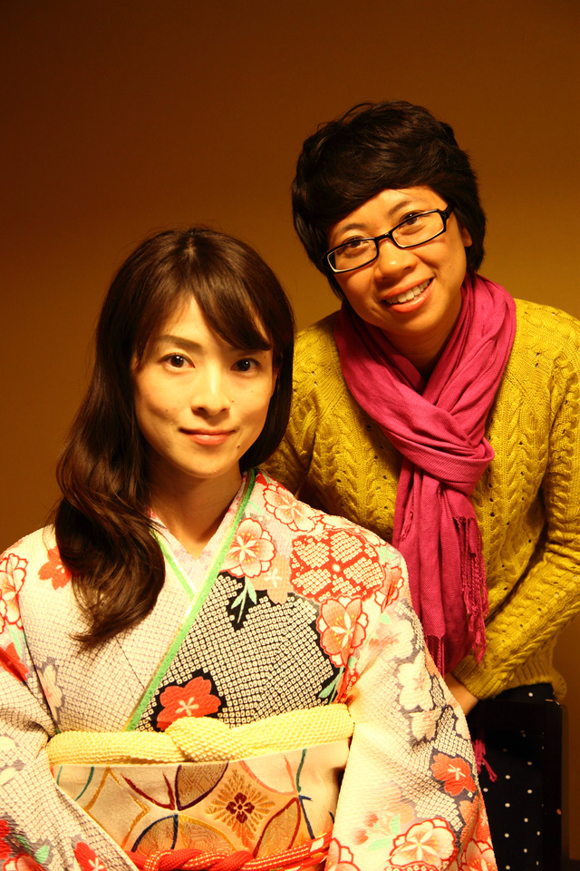 Đạo diễn Minh Hà chụp ảnh cùng MC Miyako-san.