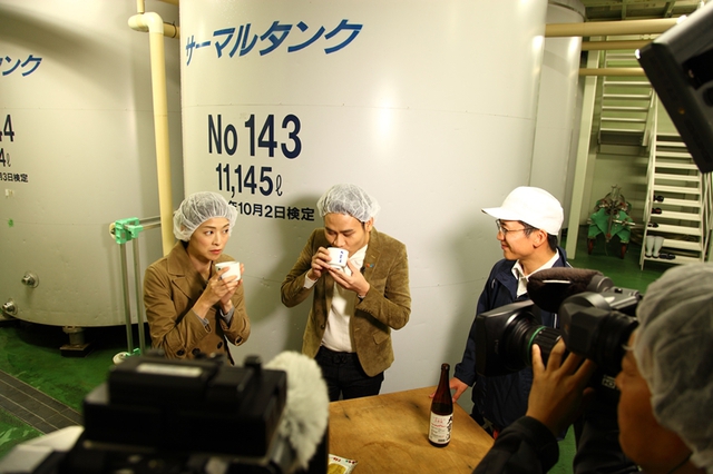 
Ở tỉnh Nagano, MC Hồng Phúc có dịp leo núi Yarigatake, thăm thành cổ Matsumoto, tìm hiểu cách sản xuất rượu Sake...
