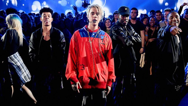 
Justin Bieber chiến thắng tại hạng mục Nam nghệ sĩ xuất sắc của năm và Ca khúc nhạc dance của năm. (Ảnh: Getty Images)
