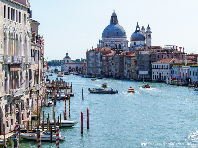 
Kênh đào Grand chia đôi Venice thành hai phần (Ảnh: travel-experience-live)
