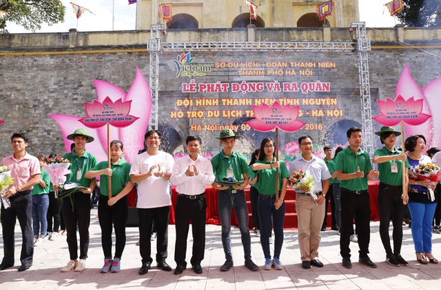 
Hà Nội là địa bàn đầu tiên trên cả nước thực hiện chương trình ra quân đội hình tình nguyện Hỗ trợ du lịch
