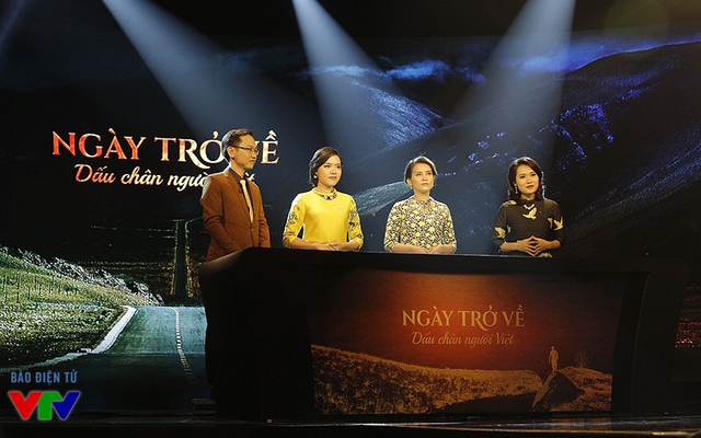 
4 người dẫn chương trình của Ngày trở về - Dấu chân người Việt: Hoàng Linh, Phương Anh, Hồng Nhung và Hoài Lương.

