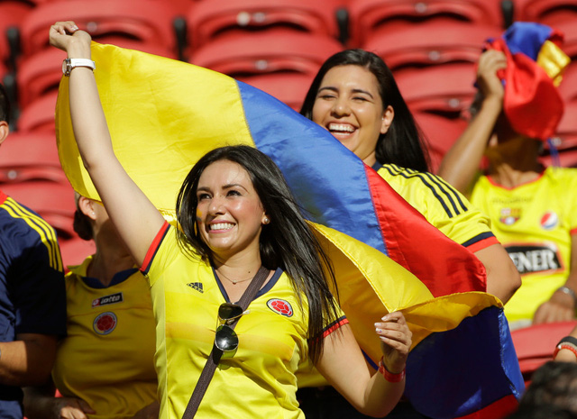 
Nhưng niềm vui trọn vẹn trong ngày khai mạc thuộc về những cô gái xinh đẹp đến từ Colombia
