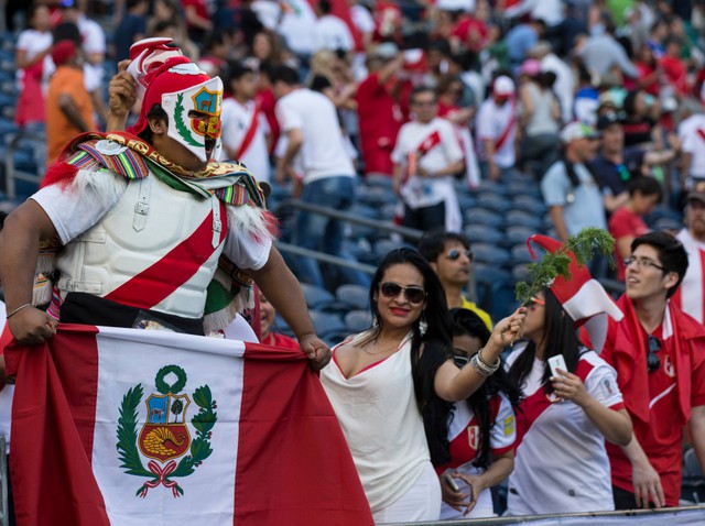 
Các CĐV Peru mang đến Mỹ những nét văn hóa truyền thống để cổ vũ cho đội nhà
